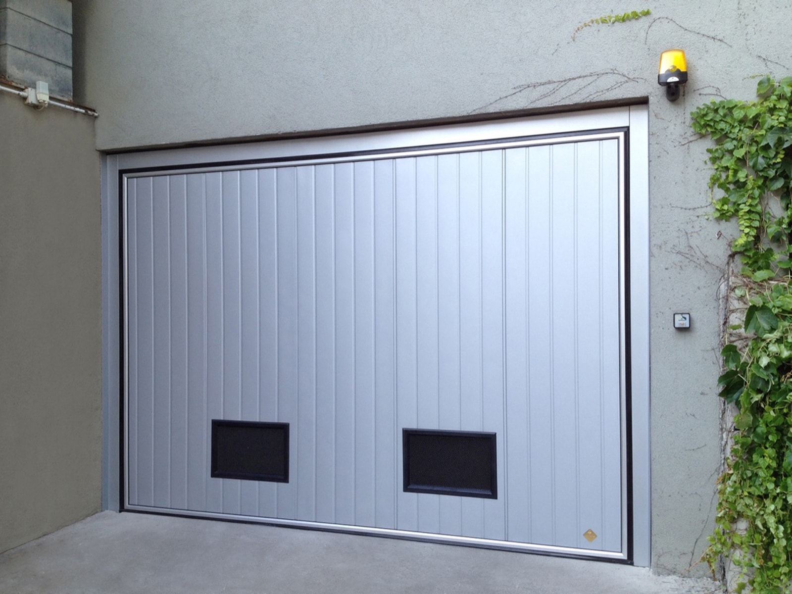 Portone basculante da garage SWING - Liscio grigio RAL 9006