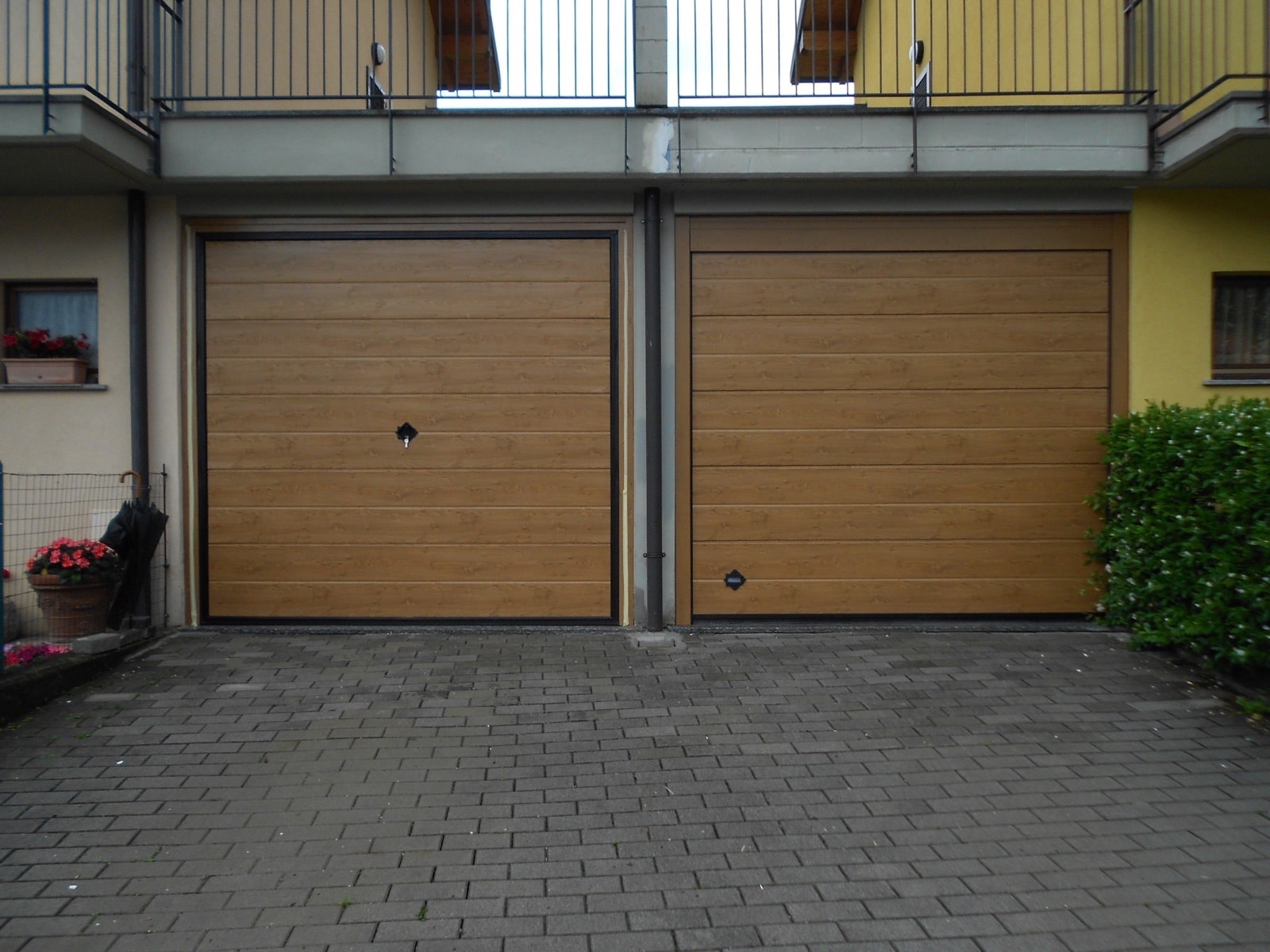 Portone basculante da garage SWING - Simil legno vs Cupis