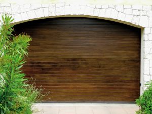 Portone sezionale in legno GARA