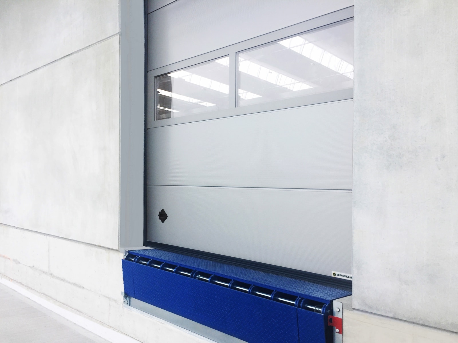 Portone sezionale industriale CARGO - Multirib grigio RAL 9006