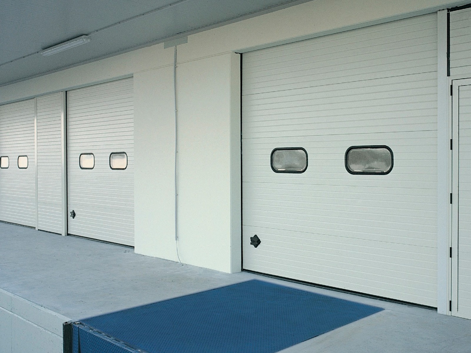 Portone sezionale industriale CARGO - Stucco banco C21 - 05